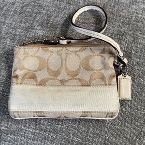 COACH SIGNATURE STRIPE SMALL WRISTLET LIGHT KHAKI/WHITE with Hangtag